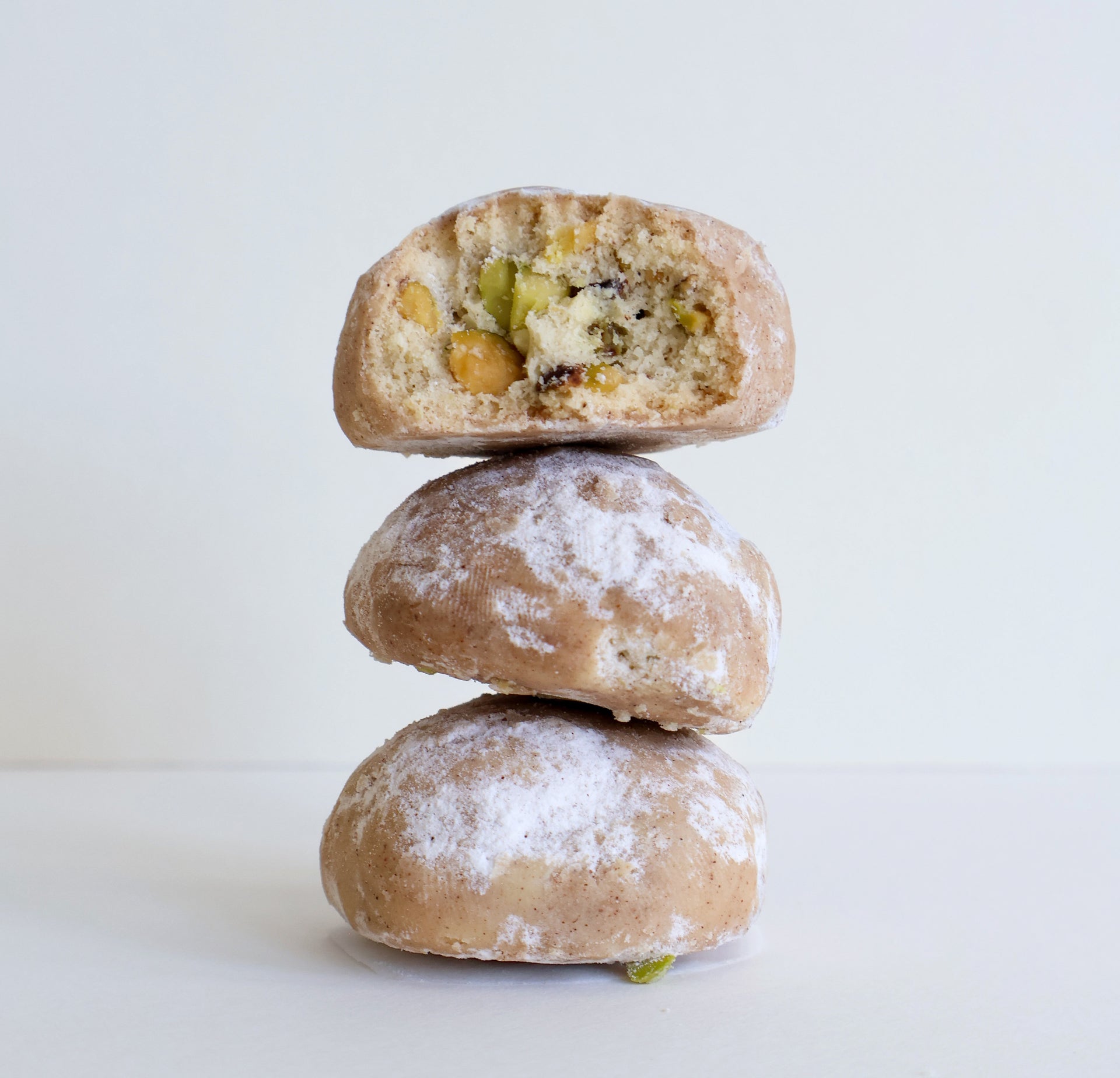 Cardamom & Pistachio shortbread rounds mini giftbox