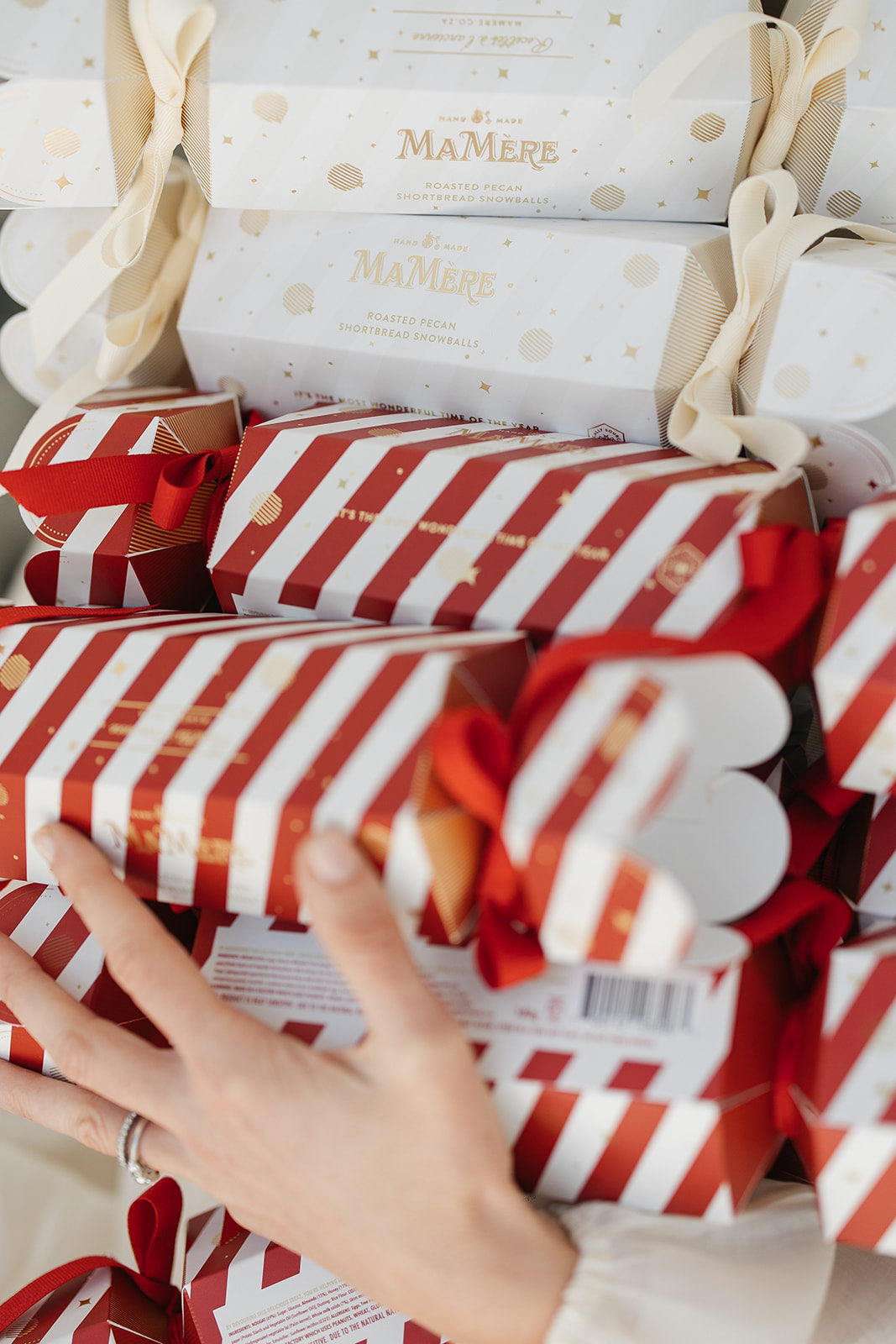 Red & Cream Festive Cracker - Chocolate Coated Almond Nougat